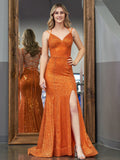 Emaree | Robe de bal longue sirène à sequins et fente, col V scintillant.