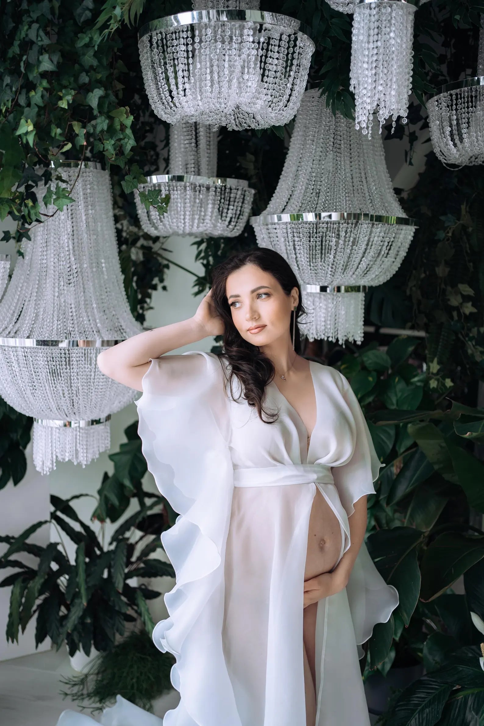 Bata de maternidad blanca de organza para sesión de fotos 