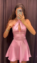 Robe de bal sexy rose satinée à col halter, coupe trapèze, mini-robe de bal Y8079