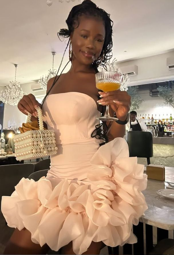 Robe de bal courte plissée rose fuchsia sans bretelles, modèle Y7853
