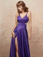 Robe de bal longue en satin à bretelles spaghetti, taille cintrée et décolleté en V, avec fente.