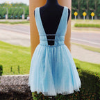 Vestido de fiesta de tul corte A con escote en V y pedrería