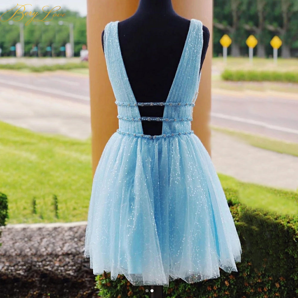 Vestido de fiesta de tul corte A con escote en V y pedrería