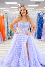 Vestido de fiesta largo de tul con corsé escalonado, tirantes finos y corte en A