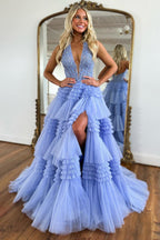 Robe de bal longue en tulle lavande, col halter, coupe trapèze, corset à volants et appliques