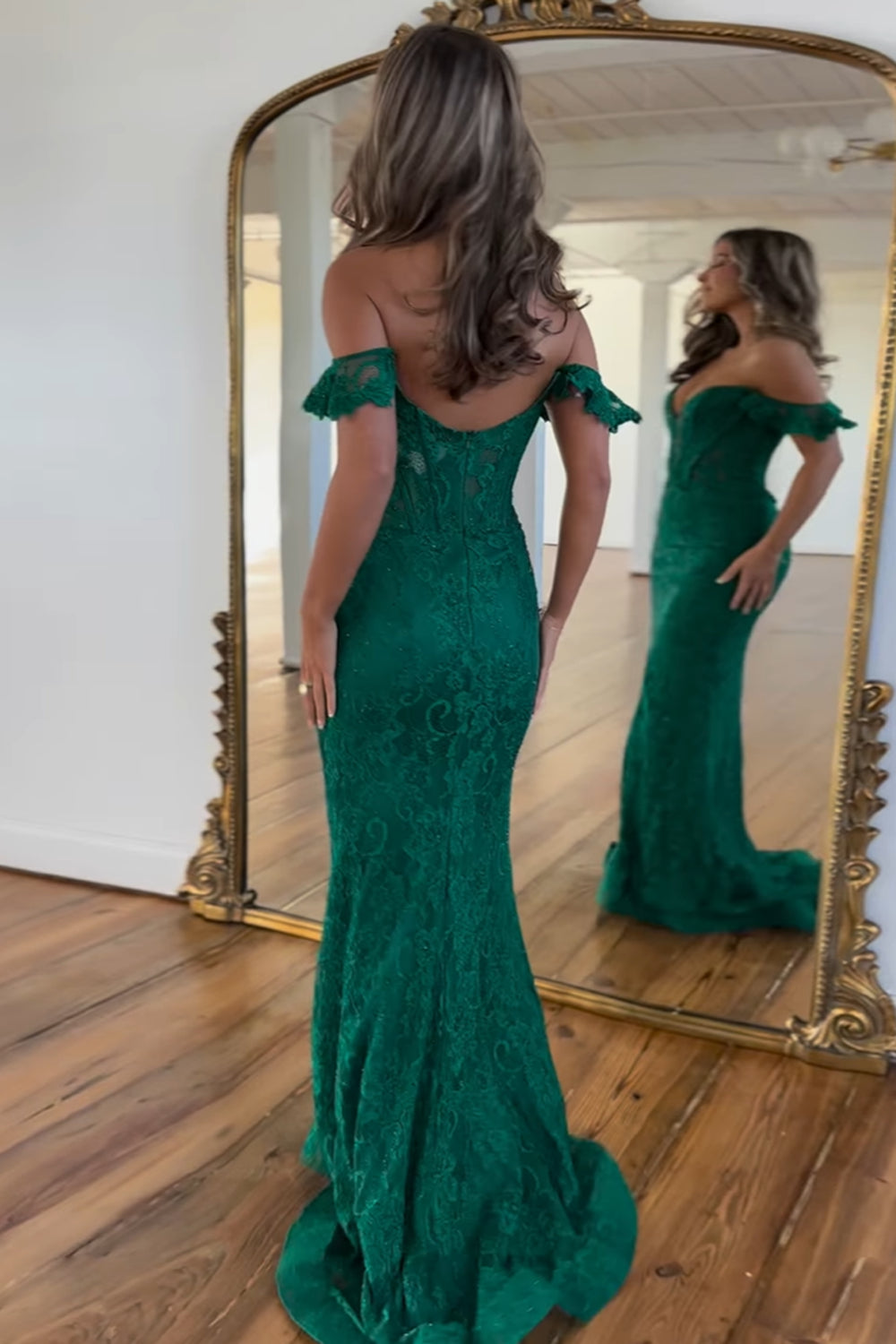 Robe de bal sirène à paillettes, épaules dénudées et corset long en dentelle et dentelle