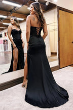 Robe de bal longue sirène en satin à corset et perles, décolleté en cœur