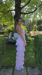 Vestido largo de noche rosa con escote halter y capas, elegante y formal, modelo Y1586