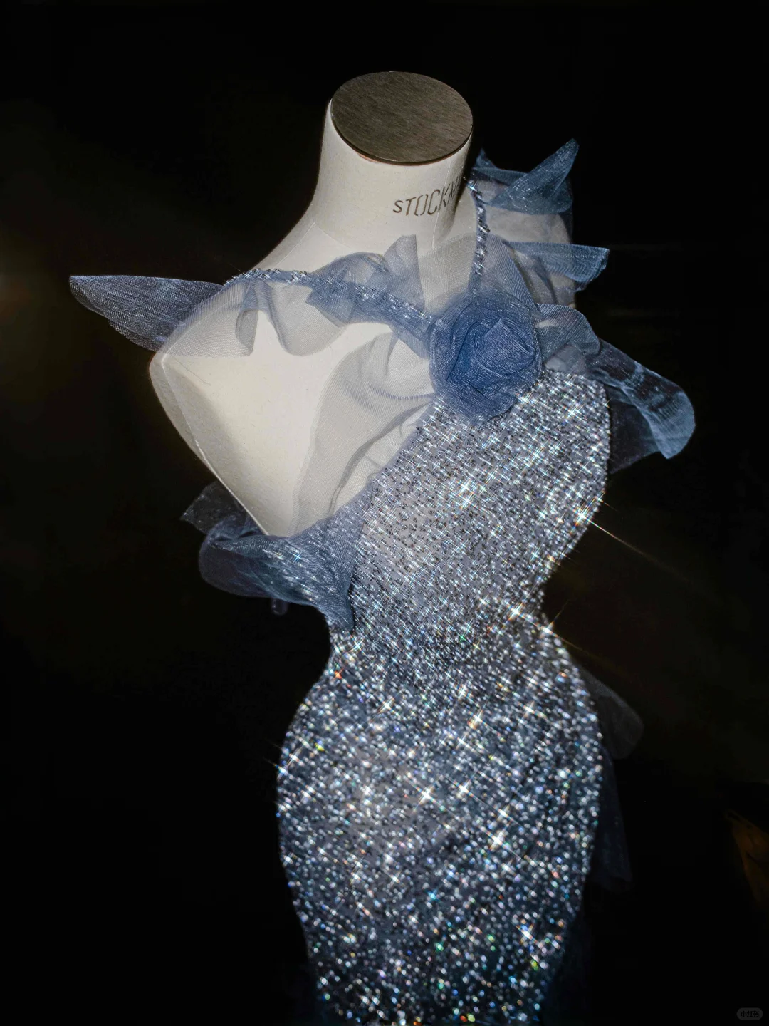 Precioso vestido de sirena azul de tul con lentejuelas, volantes y cuentas, ideal para graduación, eventos formales de noche o bodas (Y8671).