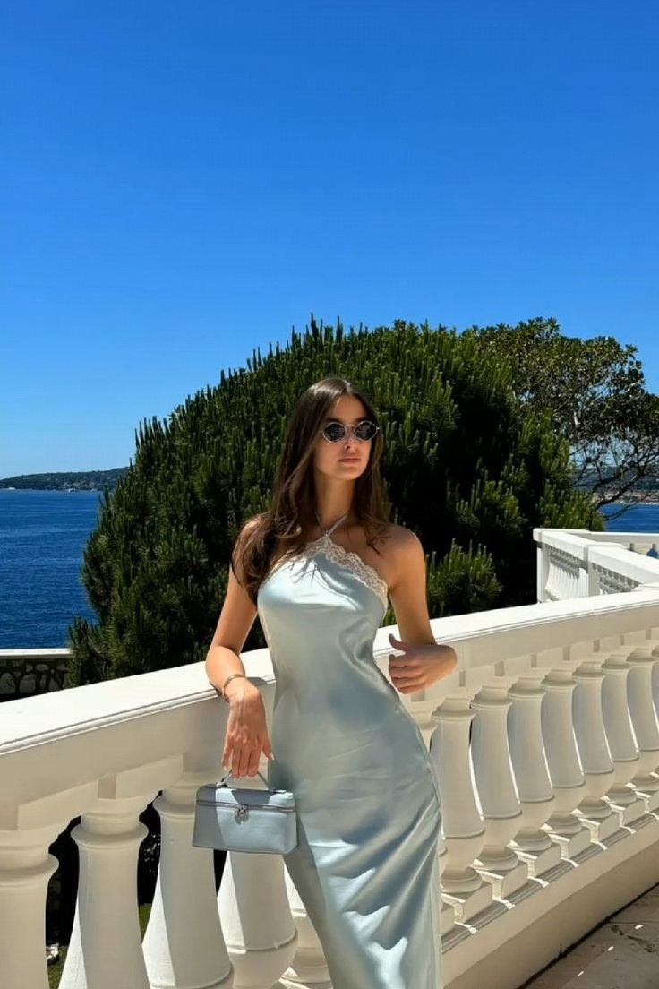 Robe de soirée sexy dos nu en satin et dentelle Y8169
