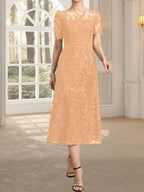 Vestido de novia de encaje con lentejuelas, corte en A, escote redondo ilusión y largo hasta la rodilla.