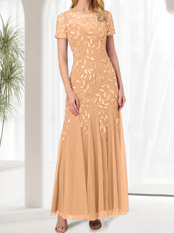 Robe longue bleue sirène à col rond ornée de perles, idéale pour la mère de la mariée
