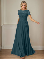 Robe en mousseline de soie bleu marine foncé, coupe trapèze, col bateau et sequins 