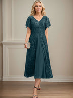 Vestido de novia de gasa de encaje, corte en A, escote en V y largo hasta la rodilla. 