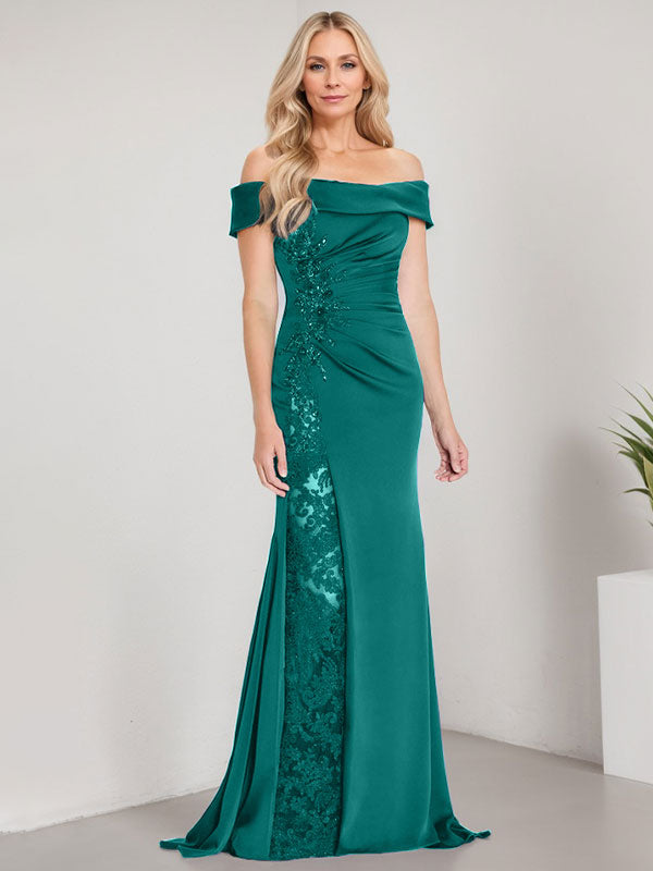 Vestido de corte sirena para la madre de la novia, largo hasta el suelo, con hombros descubiertos, apliques y pedrería, con abertura alta. 