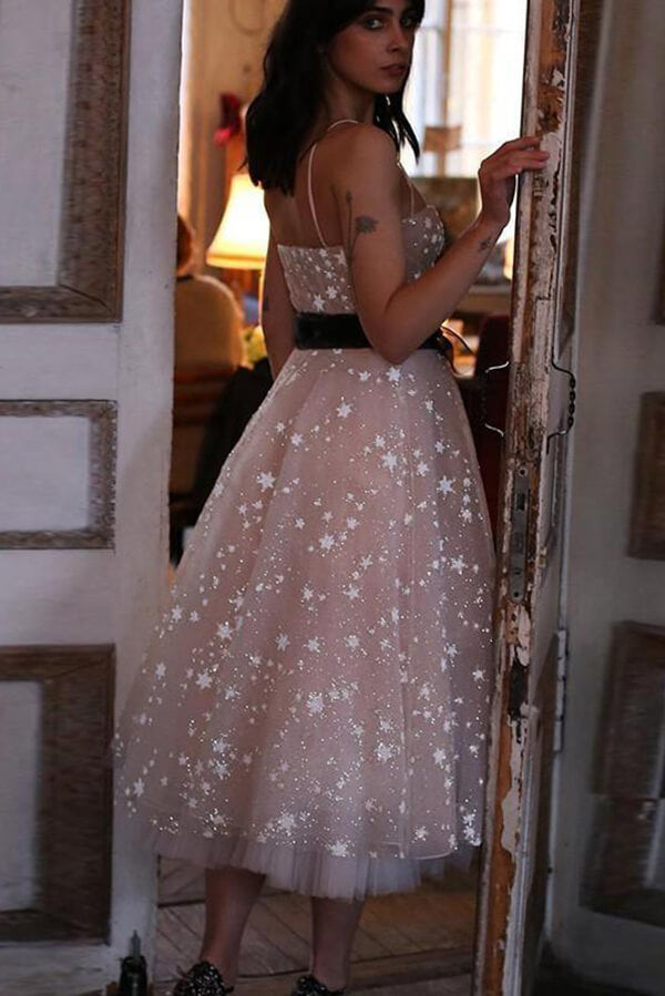 Robe de bal de promo en tulle rose perle, coupe trapèze, bretelles spaghetti, longueur thé