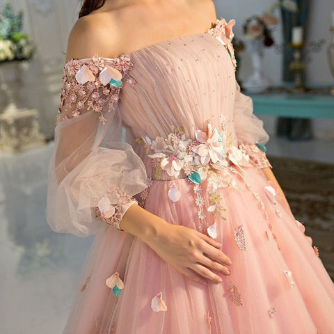 Robe de bal en tulle à épaules dénudées et manches longues