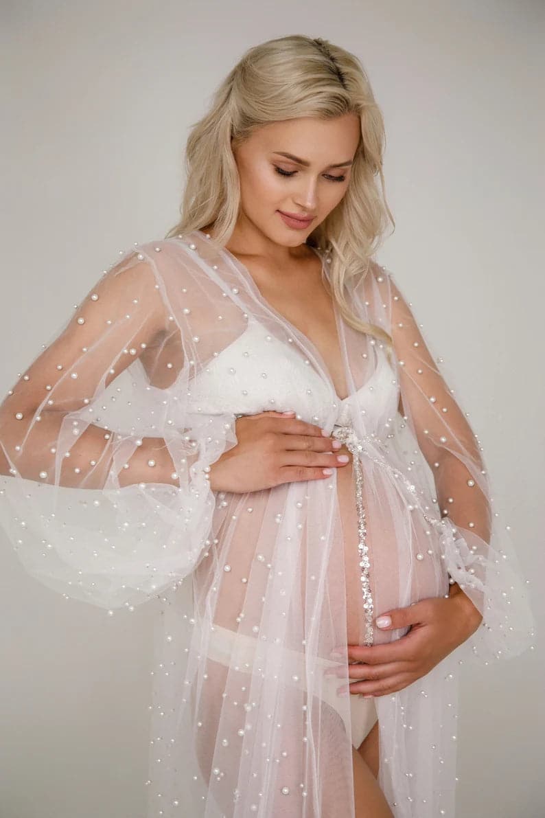Vestido de maternidad de tul con perlas para sesión de fotos de maternidad
