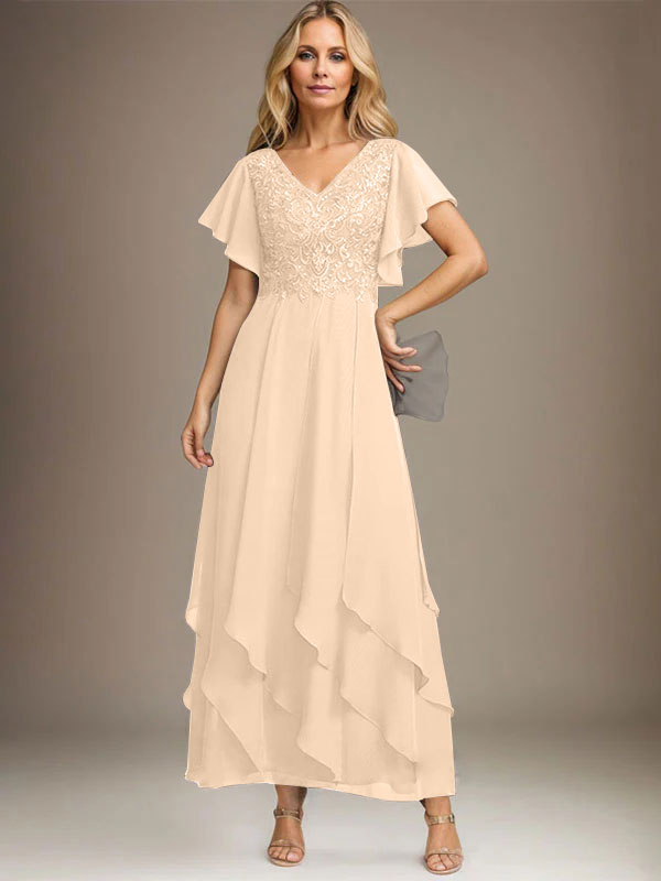 Vestido de novia de corte línea A, escote en V, largo hasta el tobillo, de gasa de encaje con volantes en cascada. 