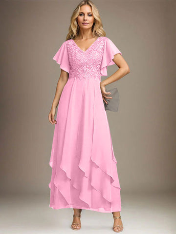 Vestido de novia de corte línea A, escote en V, largo hasta el tobillo, de gasa de encaje con volantes en cascada. 