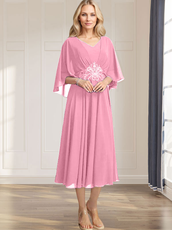 Robe de mariée trapèze en mousseline de soie, longueur thé, col en V, ornée de sequins plissés, d'appliques de dentelle et de perles. 