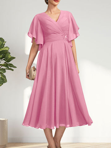 Vestido de corte A, escote en V, largo té, de gasa, para la madre de la novia, con plisados ​​y cuentas.