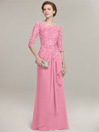 Robe de mère de la mariée en mousseline de dentelle, coupe trapèze, décolleté illusion, longueur au sol, avec volants cascade 