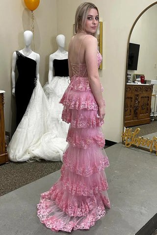 Vestido largo escalonado con volantes, apliques de encaje rosa brillante y abertura
