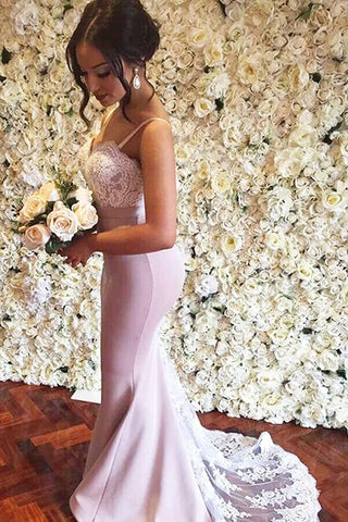 Vestidos largos de dama de honor estilo sirena rosa con cola de barrido y encaje blanco