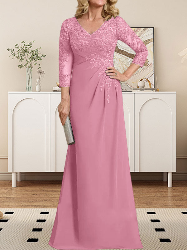 Robe de mère de la mariée fourreau/colonne en mousseline de dentelle, longue jusqu'au sol, avec décolleté en V illusion et sequins plissés 