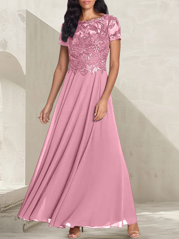 Vestido largo de corte A, color gris carbón, con escote redondo y detalles de pedrería, ideal para la madre de la novia.