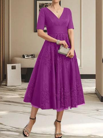 Vestido de tul y encaje para la madre de la novia, corte en A, escote en V, largo hasta la rodilla, con pliegues