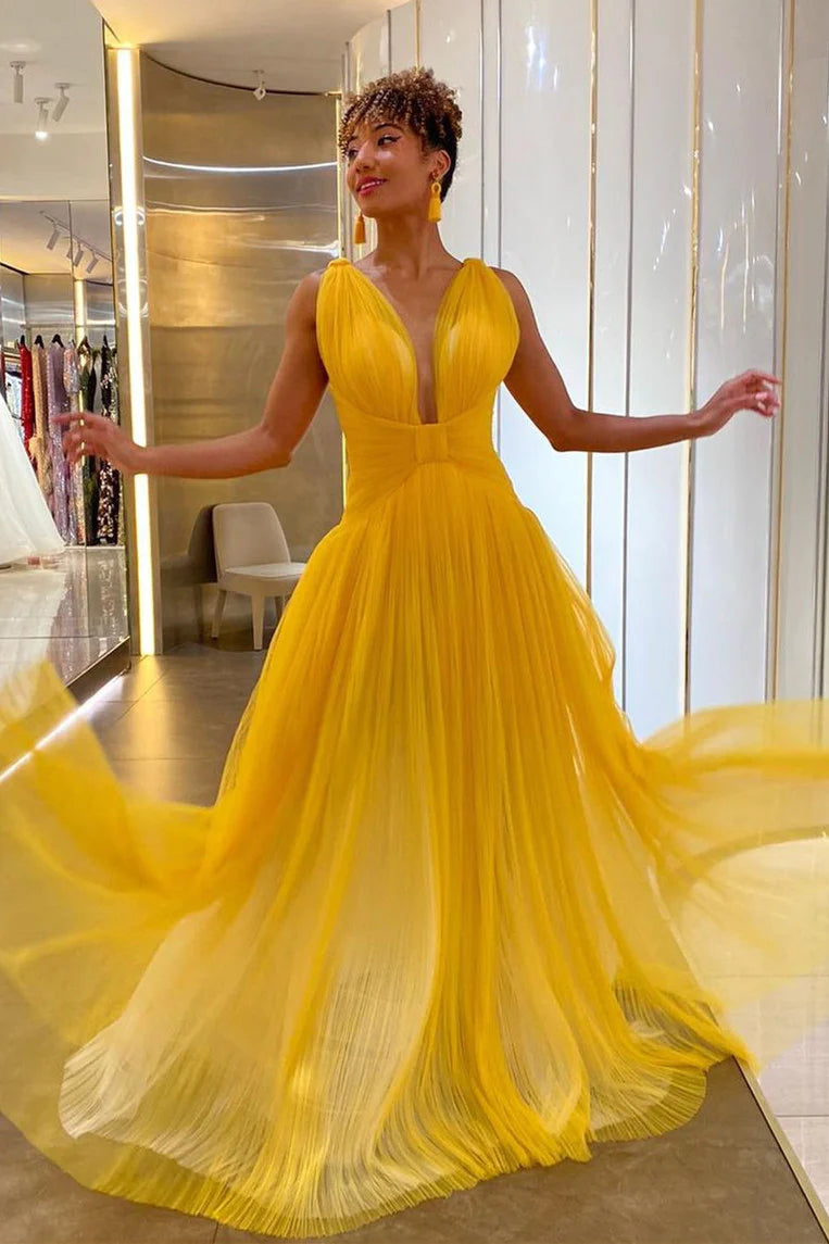 Robe de bal jaune en tulle à décolleté plongeant SYP154