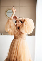 Vestido de maternidad de tul beige transparente