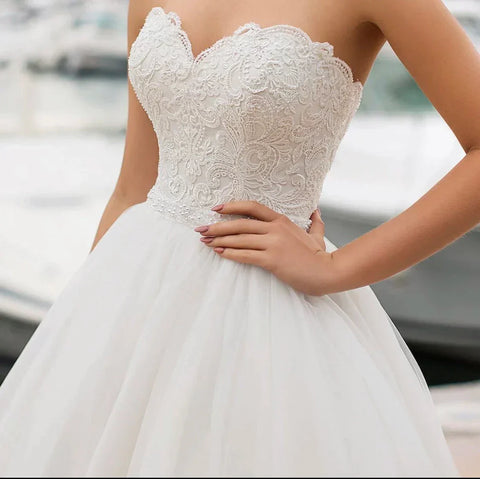 Vestido de novia princesa 2021, corte A, escote corazón, sin mangas, espalda descubierta, bordado, gasa, cola de barrido. 