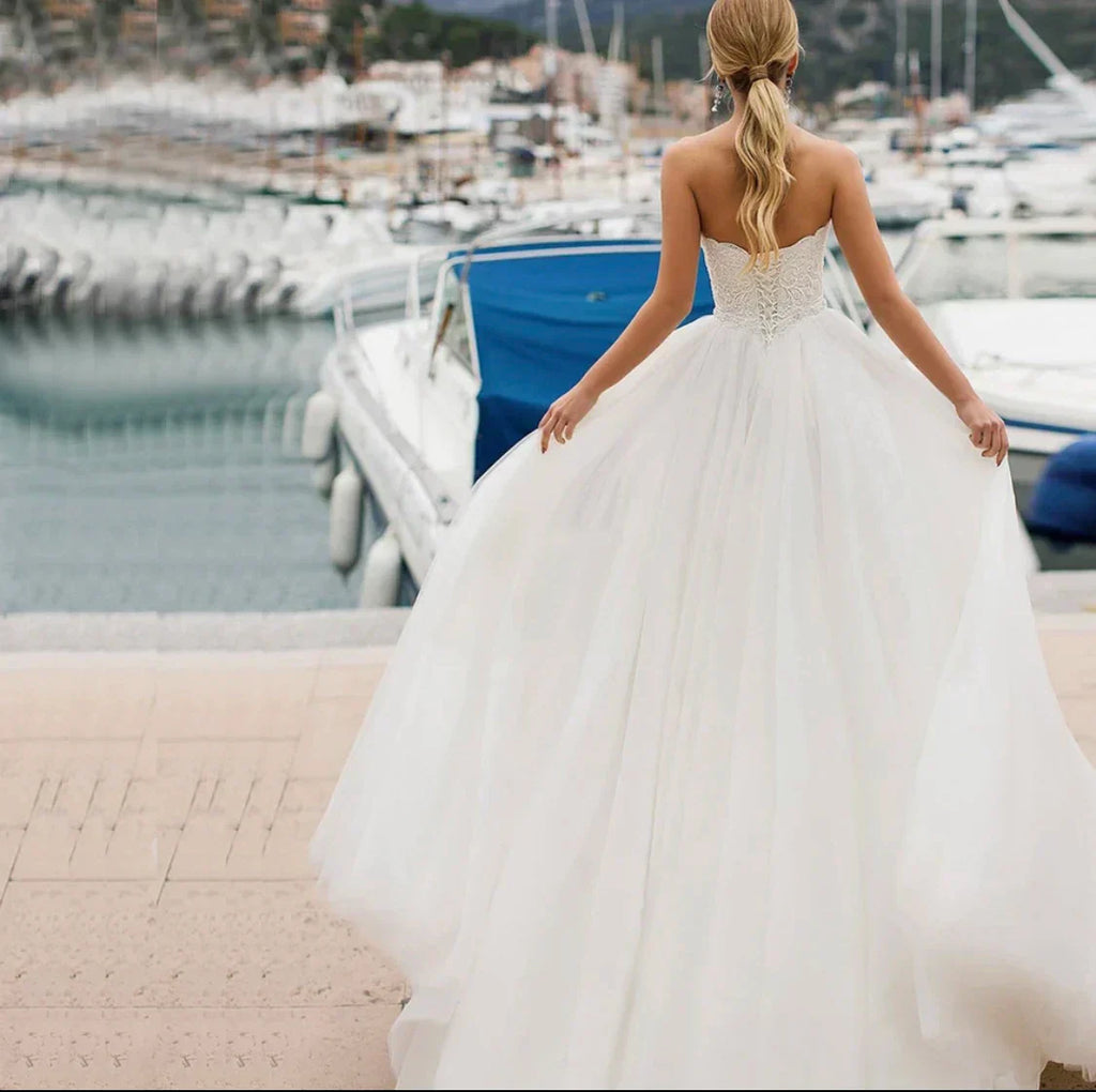 Vestido de novia princesa 2021, corte A, escote corazón, sin mangas, espalda descubierta, bordado, gasa, cola de barrido. 