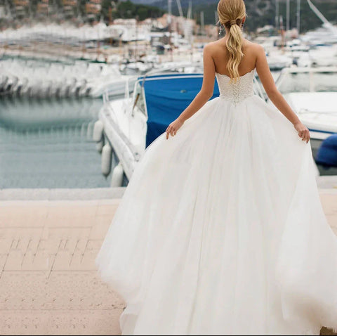 Vestido de novia princesa 2021, corte A, escote corazón, sin mangas, espalda descubierta, bordado, gasa, cola de barrido. 