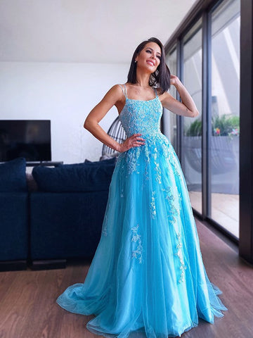 Robe en tulle à fines bretelles et traîne balayée SYP125