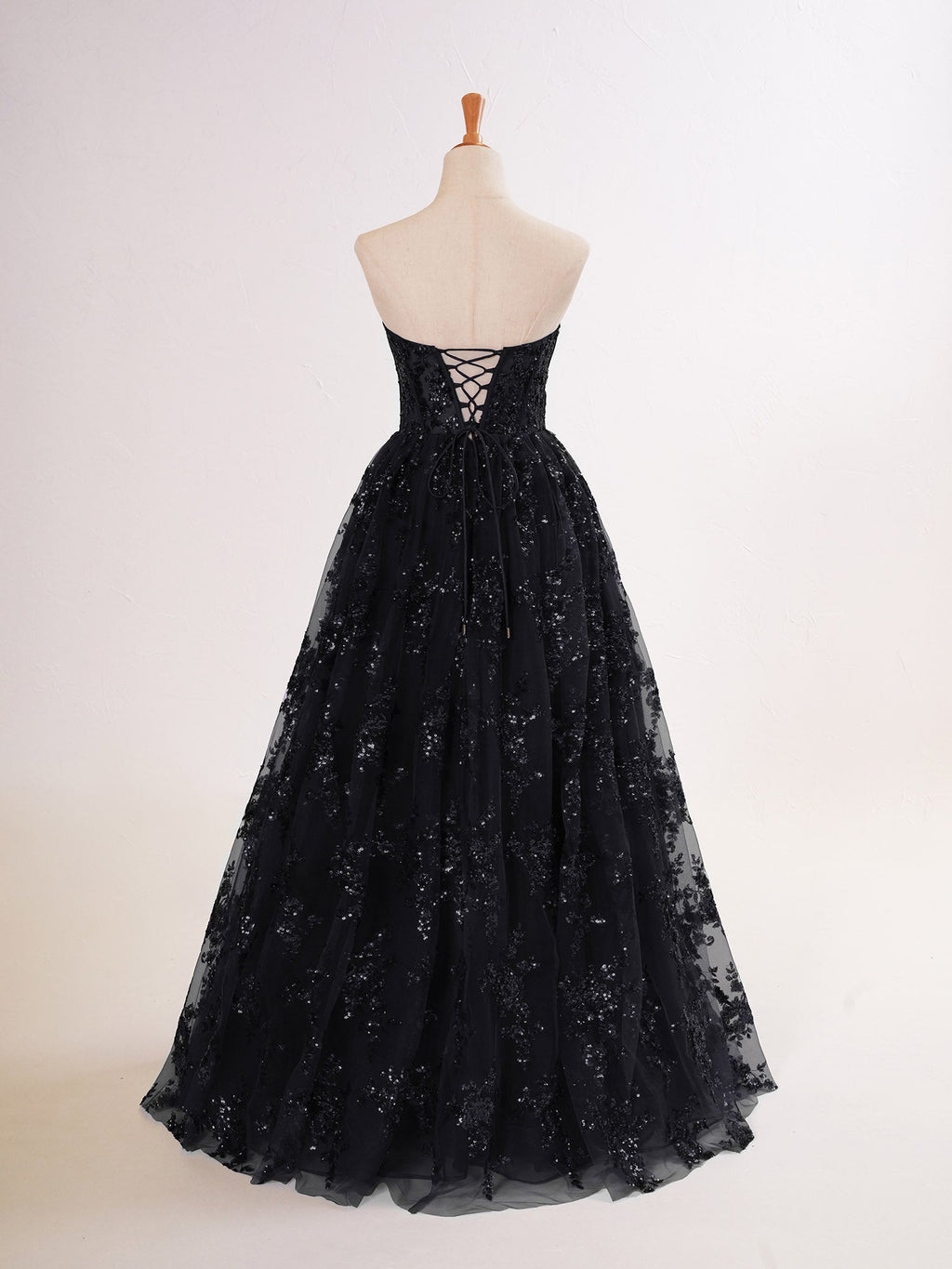 Zara | Robe de bal longue trapèze en dentelle à sequins avec poches