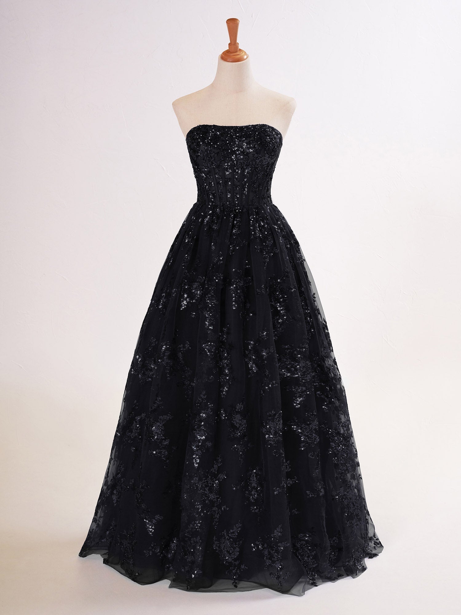 Zara | Robe de bal longue trapèze en dentelle à sequins avec poches