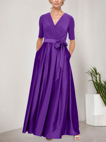 Robe de bal à encolure cache-cœur avec jupe ample en satin et corsage en jersey 