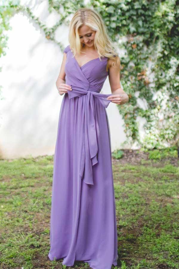 Robe de demoiselle d'honneur longue en mousseline violette à col en V, manches courtes et lacets 