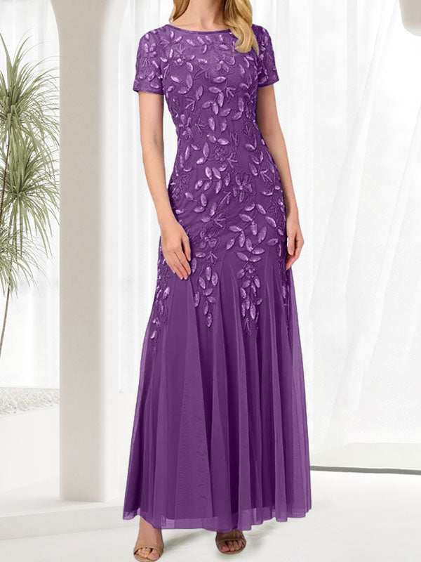 Robe longue bleue sirène à col rond ornée de perles, idéale pour la mère de la mariée