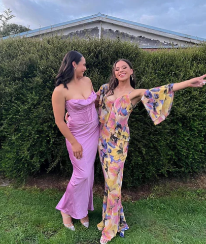 Vestido de noche sencillo de satén lavanda con tirantes finos, corte recto, ideal para fiestas y graduaciones (Y8094)