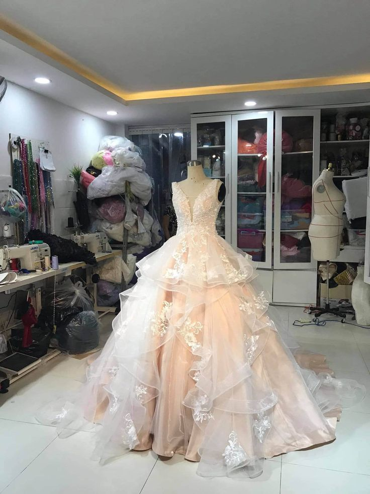 Robe de mariée décolleté en V, magnifique robe de mariée ivoire, robe de mariée romantique Y6302