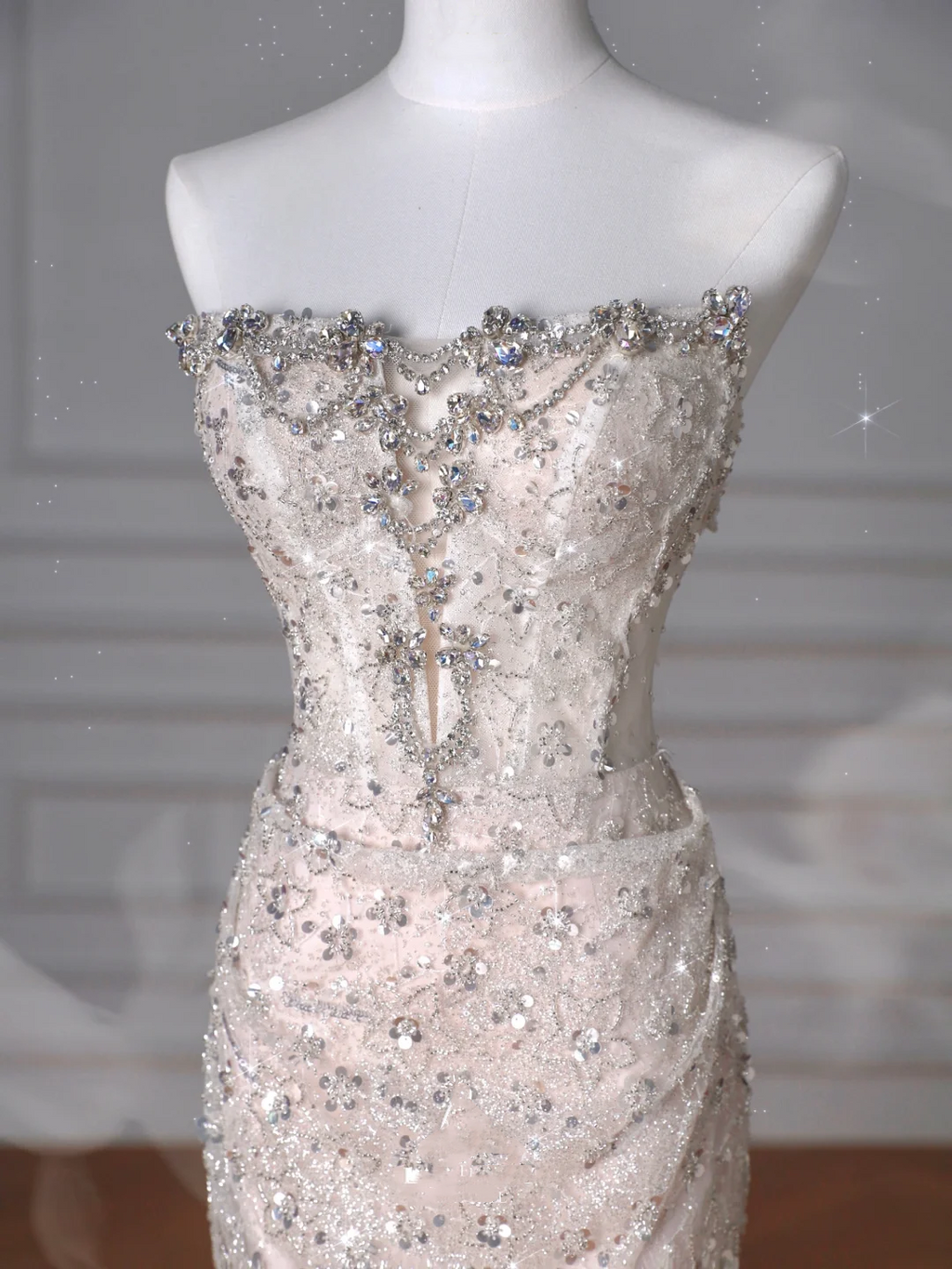 Robe de bal sirène longue sans bretelles en tulle à sequins scintillants Y8616