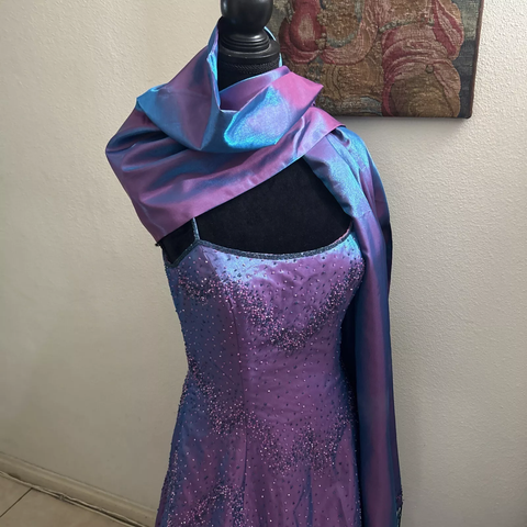 Precioso vestido de noche morado con cuentas, corte en A, tirantes finos, ideal para fiestas y graduaciones (Y7955)