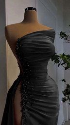 Robe de soirée rouge asymétrique en satin plissé avec fente haute, robe de cérémonie charmante Y379