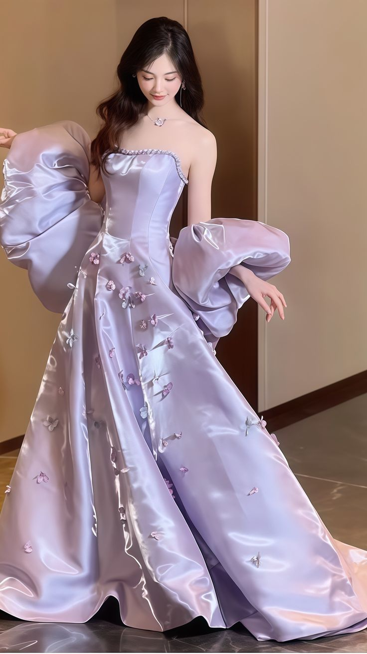 Precioso vestido de fiesta con apliques de satén lila, corte en A, sin tirantes, modelo Y7903