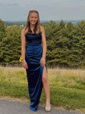 Robe de soirée longue plissée en satin bleu marine à fines bretelles spaghetti, Y7988